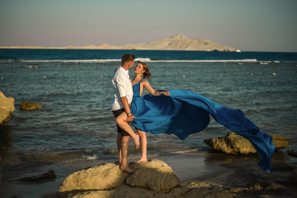 Пара на фотосессии парные фото в платье в Шарм-эль-Шейхе.